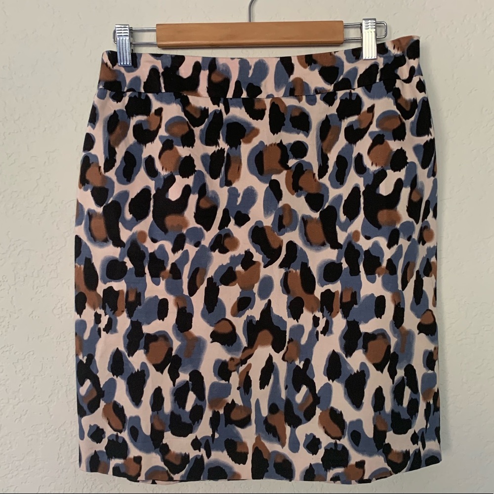 Valerie Bertinelli leopard pencil skirt